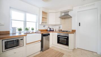 Fridge, microwave, oven, coffee/tea maker