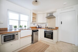 Fridge, microwave, oven, coffee/tea maker