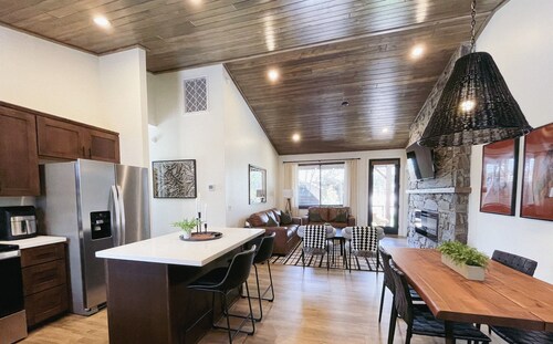 Peaceful Show Low Hideaway w/ Fireplace & Deck