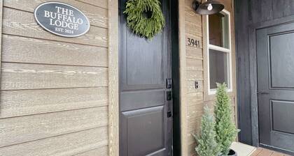 Peaceful Show Low Hideaway w/ Fireplace & Deck