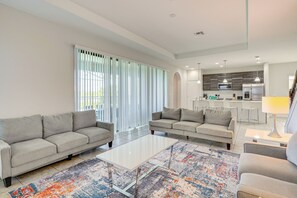 Interior - Near Disney & Legoland: Spacious Poolside Oasis! (Haines City)