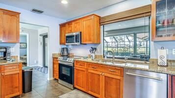 House (3 Bedrooms) | Interior