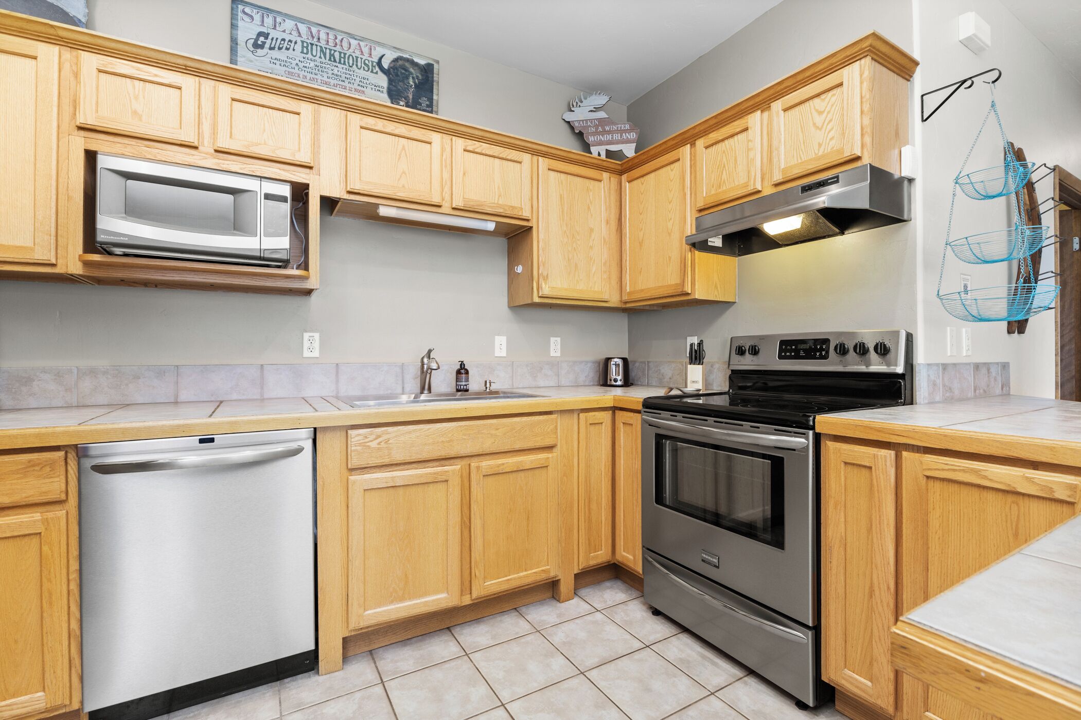 雪櫃、微波爐、焗爐、爐具