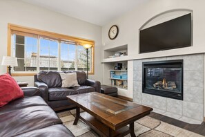 Télévision, cheminée