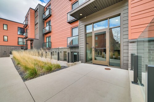 Walk Everywhere! Central Traverse City Condo