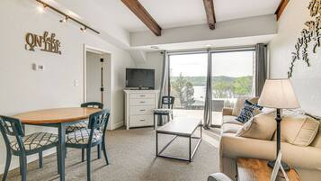 Apartment (2 Bedrooms) | Front of property