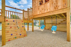 Apartment (2 Bedrooms) | Interior - Kimberling City Condo w/ Lake Views & Pool Access (Kimberling City)