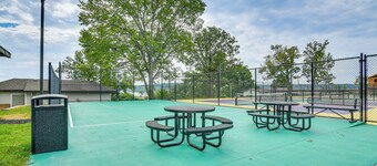 Kimberling City Condo w/ Lake Views & Pool Access