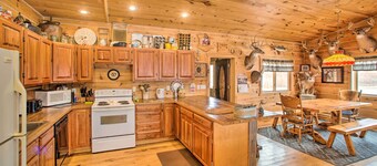The Lodge in Powersville w/ Game Room & Fire Pit