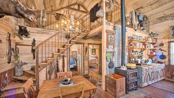 House (2 Bedrooms) | Interior