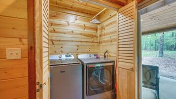 Apartment (0 Bedroom) | Bahagian dalam