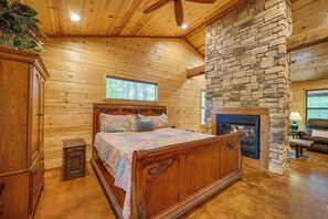 Apartment (0 Bedroom) | Interior - Broken Bow Cabin: Hot Tub, Fire Pit & 7 Mi to Lake (Broken Bow)