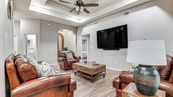 House (3 Bedrooms) | Interior