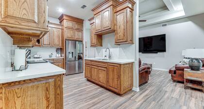 Weslaco Home w/ Fenced Yard: 2 Mi to Downtown