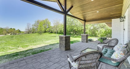 Dry Ridge Farmhouse w/ Hot Tub + Game Room!