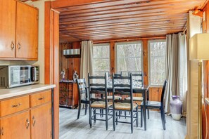 Dining - Massachusetts Cabin Rental Near Hiking & Skiing! (Ashby)