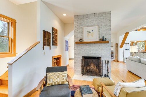 Chic Addison Home w/ Fire Pit on 8 Private Acres!