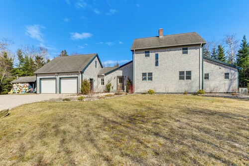 Chic Addison Home w/ Fire Pit on 8 Private Acres!