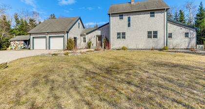 Chic Addison Home w/ Fire Pit on 8 Private Acres!