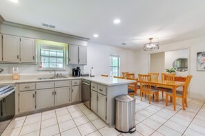 House (3 Bedrooms) | Interior - Perry Family Home on 2 Acres w/ Private Pool (Perry)