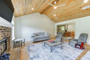 House (3 Bedrooms) | Depan hartanah