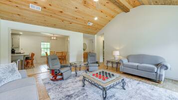 House (3 Bedrooms) | Interior