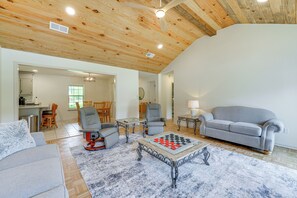 House (3 Bedrooms) | Interior