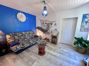 TV, books, stereo - Ma Cabane - Agréable Maison Idéalement Située (La Tremblade)