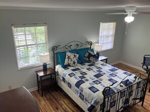 2 Schlafzimmer, Schreibtisch, Bügeleisen/Bügelbrett, WLAN