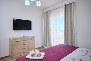 5 soverom, safe på rommet, skrivebord og strykejern/-brett