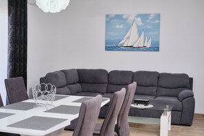 Smart TV y chimenea 