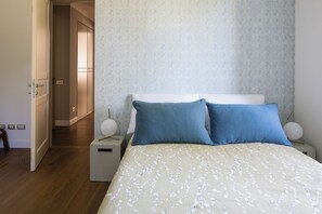 9 bedrooms, iron/ironing board, free WiFi, bed sheets