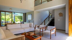 Smart-TV, Tischtennisplatte, Stereoanlage