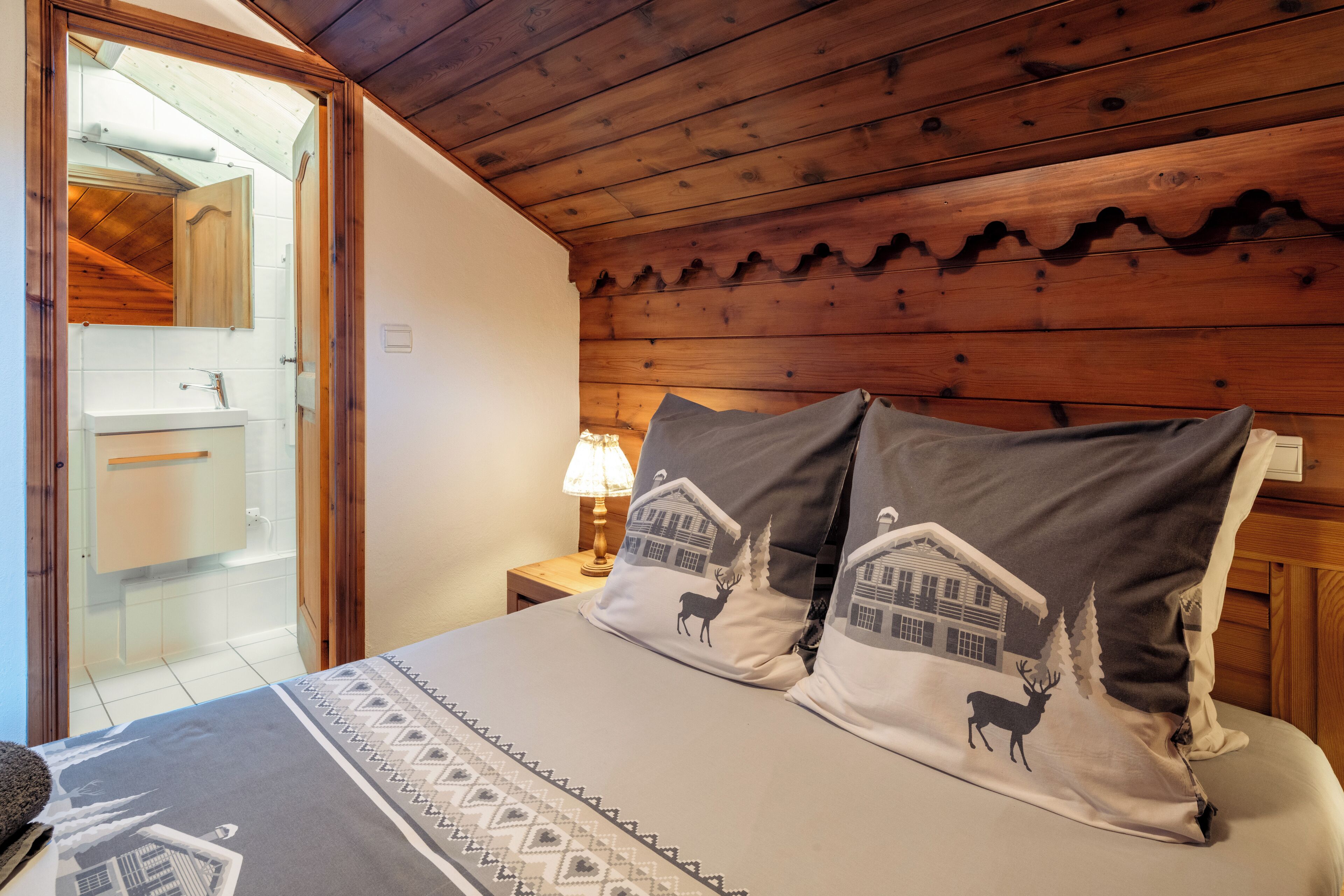 Meribel Les Allues Ski Chalet With Beautiful Views Of The Mountains - Méribel