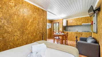 1 bedroom, internet, bed sheets