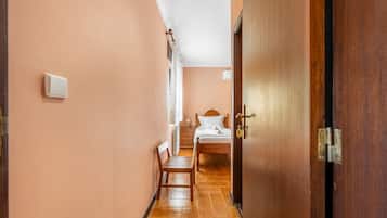1 bedroom, internet, bed sheets