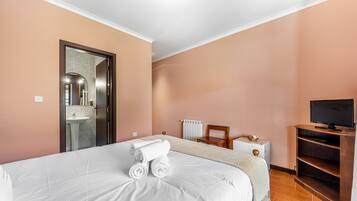 1 bedroom, internet, bed sheets