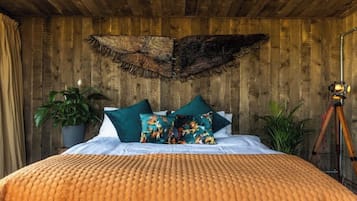 1 bedroom, iron/ironing board, bed sheets