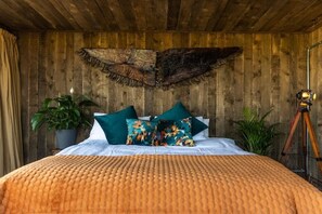 1 bedroom, iron/ironing board, bed sheets