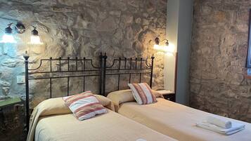 5 slaapkamers, een strijkplank/strijkijzer, beddengoed