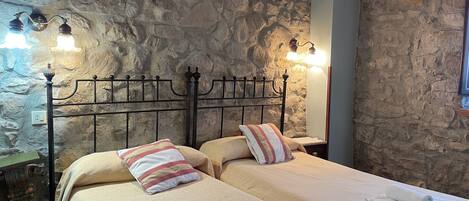 5 bedrooms, iron/ironing board, bed sheets