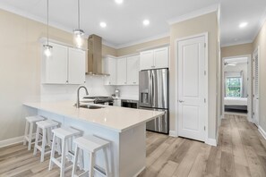 Fridge, microwave, oven, stovetop - Sleeps 8-Kara Lake Subdivision (Santa Rosa Beach)