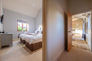 2 bedrooms, iron/ironing board, travel cot, Internet - Harnser Barn, Tittleshall, Norfolk (Tittleshall)