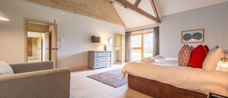 3 habitaciones, tabla de planchar con plancha y cuna de viaje