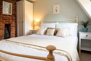 Skrivebord, strygejern/strygebræt, Wi-Fi, sengetøj