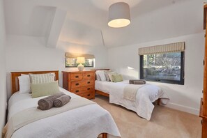 3 bedrooms, desk, iron/ironing board, WiFi