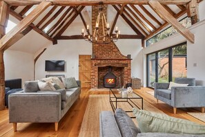 TV, fireplace