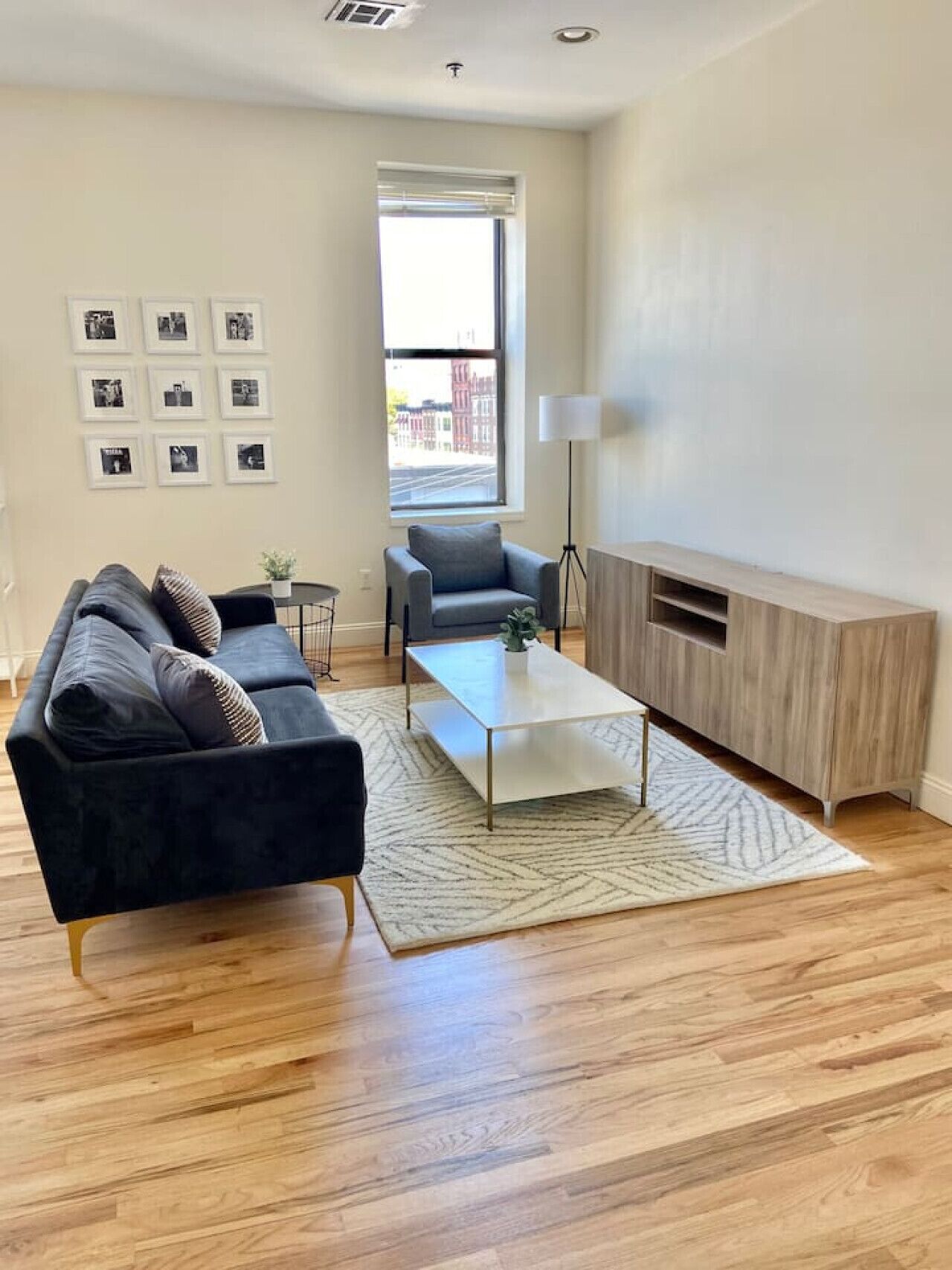 226-Stylish Apartment on Hoboken's Main Street!