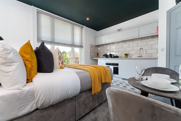 Iron/ironing board, WiFi, bed sheets