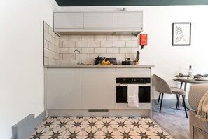 Fridge, microwave, oven, stovetop